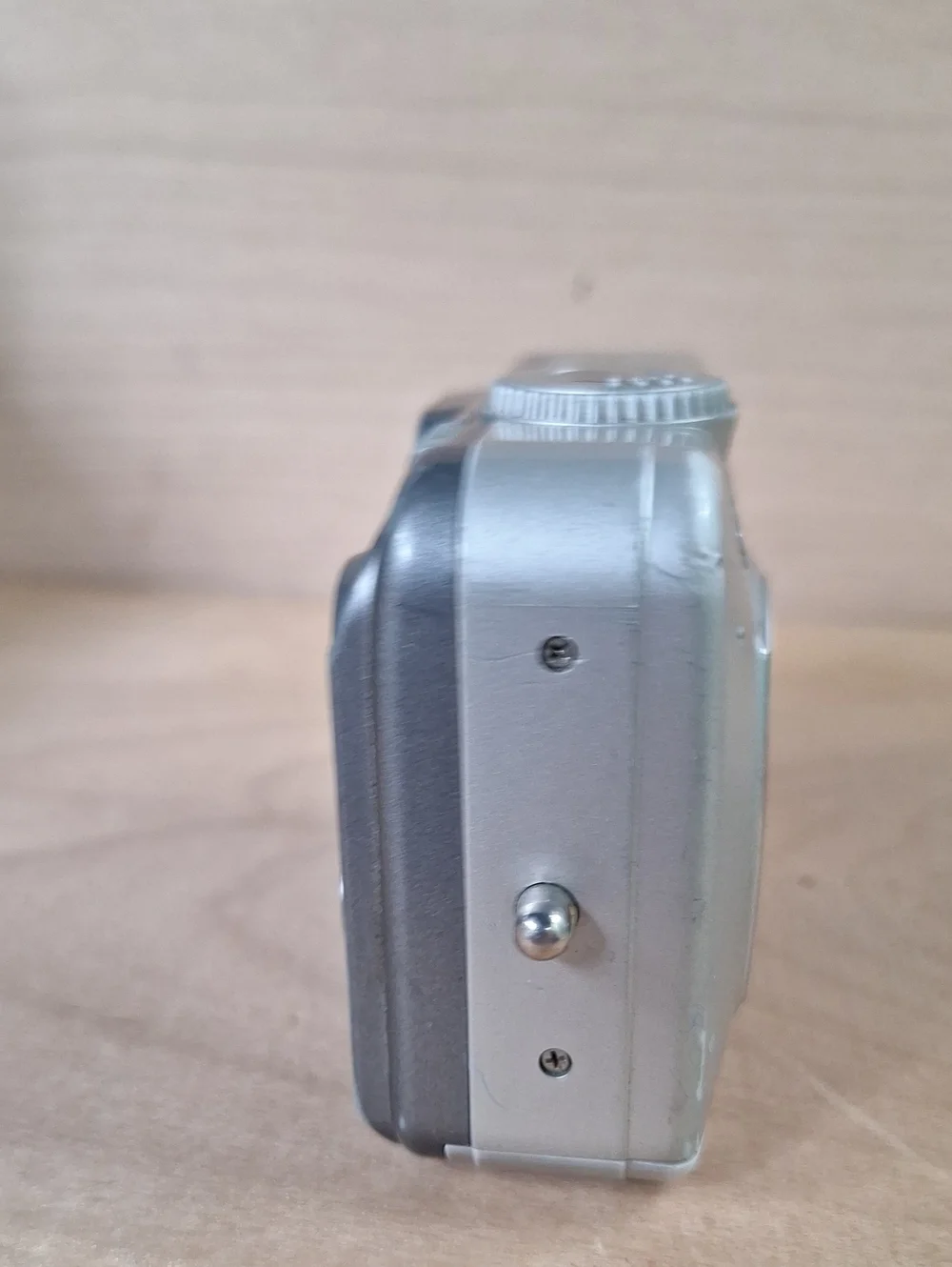 Vintage Samsung Digimax 201 digital camera Selling For Parts